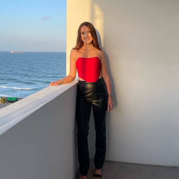 Meet your posher - Megan :) - Picture 3 of 4